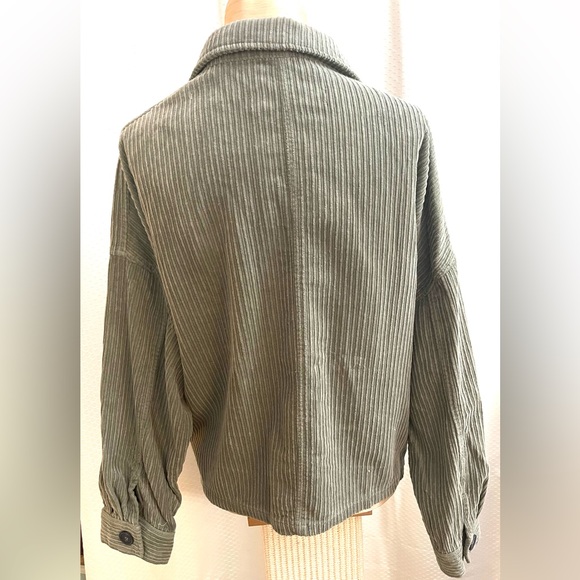 Zara Join Life outer shell in a shade of green. - Picture 4 of 6